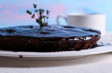 шоколадный пирог, завтрак с чашкой кофе