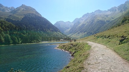 lac montagne paysage nature balade randonn&eacute;e 
