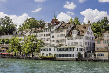Fototapeta na wymiar Historic Zürich along the Limmat river Zurich, Switzerland. Historisches Zürich entlang der Limmat Zürich, Schweiz.
