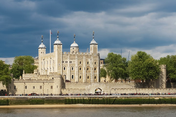 Fototapeta na wymiar white tower of the tower of London