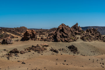 Schroffe Mars-&auml;hnliche Lavalandschaft im riesigen Krater des Vulkans Teide auf Teneriffa