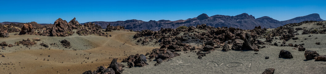 Panoramafoto einer Mars-&auml;hnlichen Landschaft im Nationalpark Teide auf Teneriffa