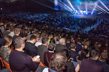 Naklejka premium rear view of the audience at the business conference