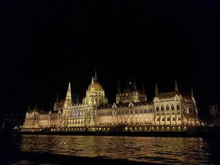 Obraz premium Budapest,capital y ciudad más poblada de Hungría en Europa