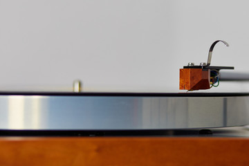 hochwertiger Schallplattenspieler.high-quality record player © Holger Dürkop