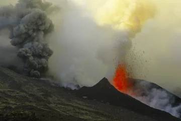 Papier Peint photo Lavable Volcan Etna, fontaine de lave