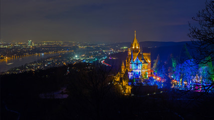 illuminierte Drachenburg