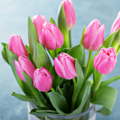 Fototapeta premium Pink tulips in a glass vase
