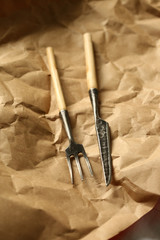 Naklejka premium handcraft, dinner, decoration concept. there is simple but adorable siverware, a knife and a fork, that crafted by hands by creative master that works with metal