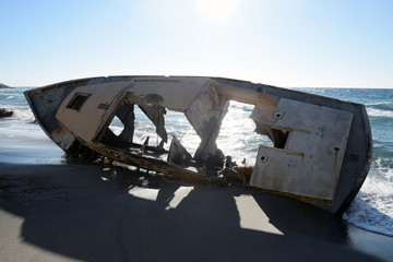 Wrack an der Küste von Kos
