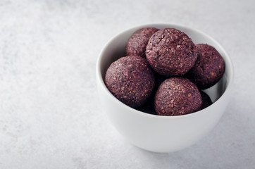 Raw energy balls with acai powder