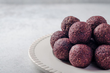 Raw energy balls with acai powder