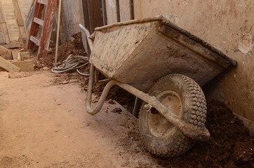 Fototapeta na wymiar carretilla wheelbarrow