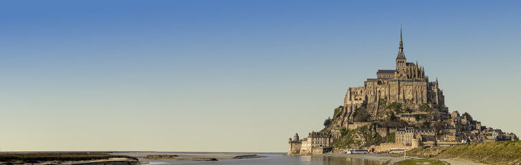 Fototapeta na wymiar panoramic of Mont Saint Michel