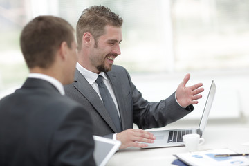 closeup.business colleagues discussing work issues