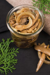 Marinated honey fungus