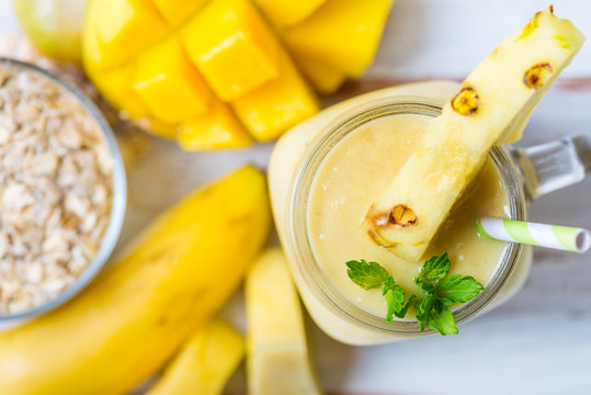 Mango, Banana, Pineapple and Oatmeal Smoothie in the Jar