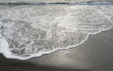 波　波打ち際　砂浜　素材