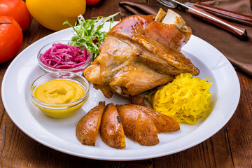 Pork knuckle fried