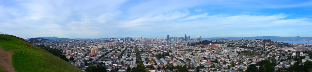Fototapeta na wymiar PANO View of San Francisco from Bernal Heights