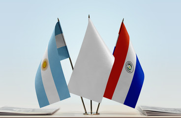Flags of Argentina and Paraguay with a white flag in the middle