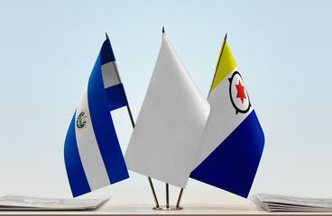 Flags of El Salvador and Bonaire with a white flag in the middle