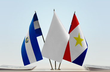Flags of El Salvador and Saba with a white flag in the middle
