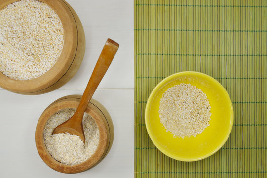 wooden bowl with oats and amaranth