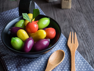 Deletable Imitation fruits in wood and ceramic bowl