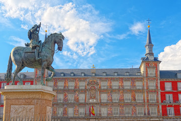 Bronze statue of King Philip III at the center of the square on