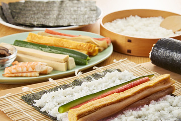 巻き寿司　調理シーン © funny face