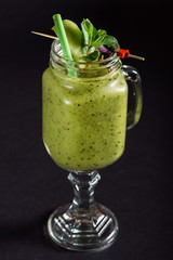 green smoothie in glass