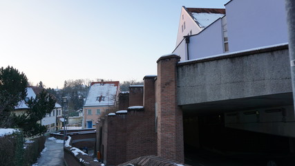 Dingolfing an der Isar Bayern Niederbayern - Kirche Altstadt im Winter mit Schnee