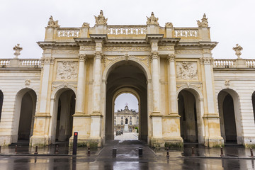 Fototapeta na wymiar The Arc Héré, a triumphal arch between Place Stanislas and Place de la Carrière in Nancy, France. A World Heritage Site since 1983