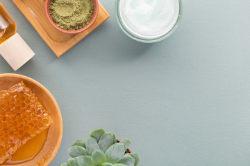 Honey and powder for beauty procedure