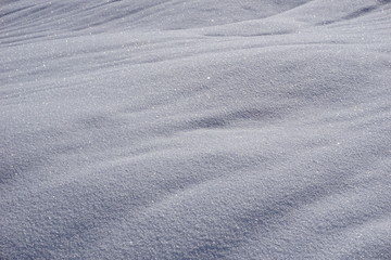 Fototapeta premium in der Sonne glänzender Schnee