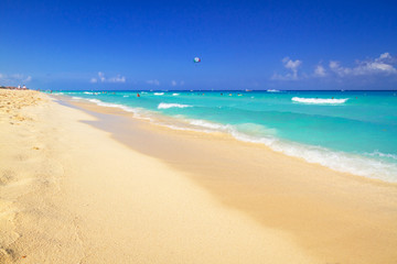 Fototapeta na wymiar Beautiful beach at Caribbean sea in Mexico