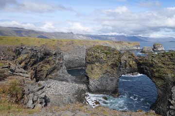 アイスランド共和国スナイフェルス半島の海岸の奇岩