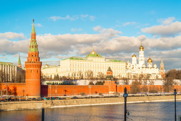 Fototapeta premium Sunset over the Moscow Kremlin and river in Russia