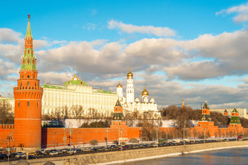 Obraz premium Sunset over the Moscow Kremlin and river in Russia