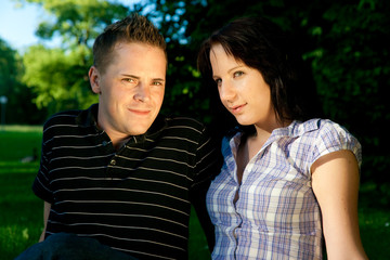 Obraz premium Young Couple In The Park