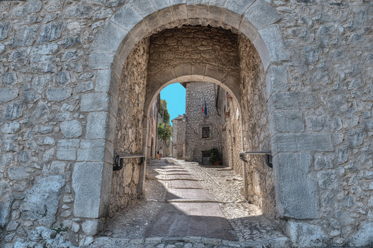 Fumone Main Town Portal
