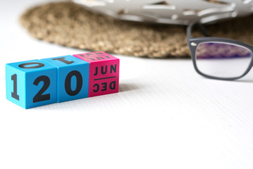 perpetual calendar set at the date of June 20