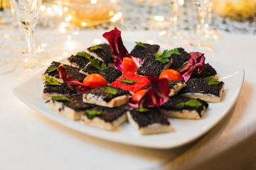 Tortine di pane al caviale