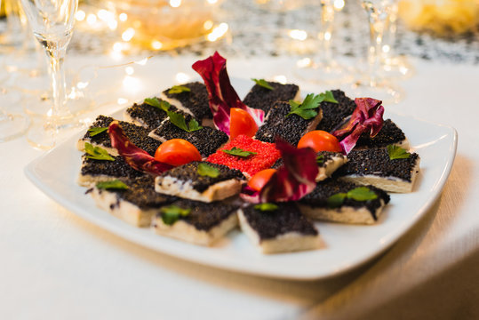 Tortine di pane al caviale