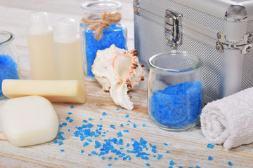 Refreshing salt bath salt with gray soap and mini shampoo mini hair trim and mini soaps for travel