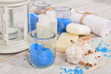 Refreshing salt bath salt with gray soap and mini shampoo mini hair trim and mini soaps for travel