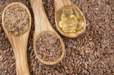 Flax seeds and oil in capsules - Linum usitatissimum