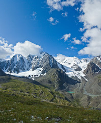Fototapeta na wymiar Beautifull valley with view to lake and mountains