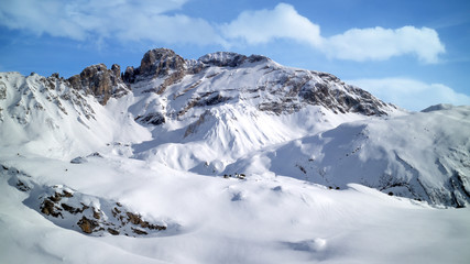 Fototapeta na wymiar Snowy mountain peaks landscape mountains in 3 Valleys skiing resort, Alps, France .